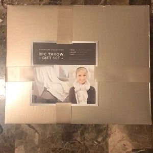 New never used 3pc throw gift set.